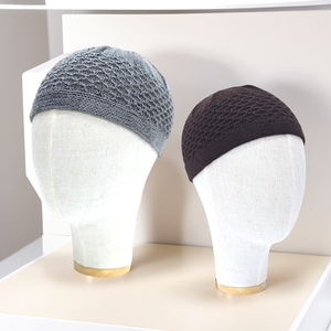 Sombrero Kufi de punto multicolor suave y elegante con bordado transpirable apto para viajes al aire libre - Product Image 1