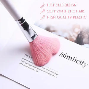 Pinceau cosmétique professionnel en forme de coeur unique utilisé avec le cadeau de vacances de la Saint-Valentin avec marque privée de vente chaude - Product Image 4