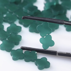 Di alta qualità sciolto gemma quattro foglia di trifoglio di <span class=keywords><strong>pietra</strong></span> naturale <span class=keywords><strong>verde</strong></span> <span class=keywords><strong>agata</strong></span> per collana bracciale - Product Image 2