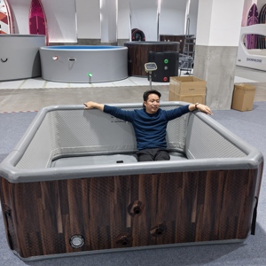 Bain à remous gonflable de gros pour la maison et l'extérieur avec chauffage et massage par air pour 6 personnes - Product Image 2