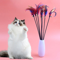 Vente en gros de jouets pour chat de luxe, longue perche à plumes avec clochette, jouet interactif pour chat, accessoires pour animaux de compagnie