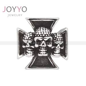 Fabrik preis Gothic Rock Drei Schädel Kreuz <span class=keywords><strong>Ring</strong></span> Herren tragen Edelstahl Biker Ringe Halloween Schmuck <span class=keywords><strong>Ring</strong></span> - Product Image 1