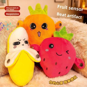 Peluches sensorielles aux formes de fruits (Fraise, Banane, Carotte) – Jouet interactif musical pour enfants de 14 ans et plus, unisexe, en polyester - Product Image 3