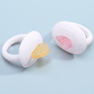 Anillo mordedor de silicona para bebés de 0 a 24 meses con diseño de nube y luna - Product Image 3