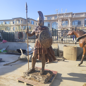Statua del soldato guerriero in bronzo a grandezza naturale in stile romano greco antico decorato all'aperto su misura - Product Image 1