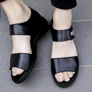 Sandalias de piel auténtica para hombre, calzado de talla grande, Chanclas de playa - Product Image 1