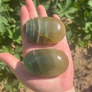 Hot <b>Sale</b> Mango Fluorite Palm Stone - Natural Crystal Healing Pocket Stone Wholesale - Product Image 2