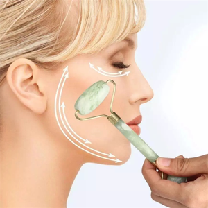 Juego de herramientas Green Roller y Gua Sha de Natural Jade Scraper masajeador con piedras para cara, cuello, espalda y línea de mandíbula - Product Image 2