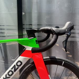 Bicicleta de <span class=keywords><strong>Carretera</strong></span> KOZO Shi Mano <span class=keywords><strong>105</strong></span> OEM de Fibra de Carbono Aero Hardtail de 7.9 KG, 700C, con Frenos de Disco Hidráulicos y Ruedas Ligeras de Competición - Product Image 4