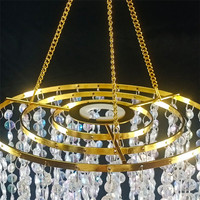 Lustre suspendu de luxe en perles acryliques, abat-jour décoratif avec gouttes d'eau pour la décoration de mariage, de fête ou de banquet
