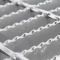 Grille en acier soudée de fabrication chinoise 32*3mm, robuste et résistante