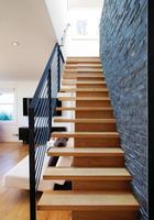 Escalier intérieur classique personnalisé Escalier en bois de chêne Design décoratif Escaliers d'intérieur modernes avec bande de roulement en bois Led