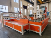 Machine d'emballage automatique de revêtements de sol à colle thermofusible