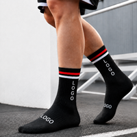 Chaussettes de sport personnalisées OEM respirantes en coton antidérapantes avec logo sur le dessous pour la course et l'entraînement