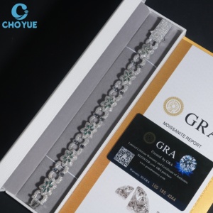 Pulsera de Plata S925 de Alta Calidad con Cadena Cubana Floral y Piedras Blancas y Verdes Completamente Incrustadas para Mujer - Product Image 3