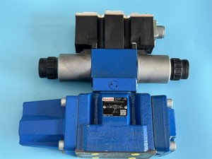 R901006547 4WRZE10W6-50-7X/6EG24N9ETK31/F1D3M Distributeur directionnel proportionnel piloté par commande, OBE NG10, Stock d'origine - Product Image 5