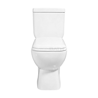 WC deux pièces à poser au sol avec siphon en P, double chasse, auto-nettoyant, design émaillé désodorisant pour projet de rénovation de salle de bain d'hôtel