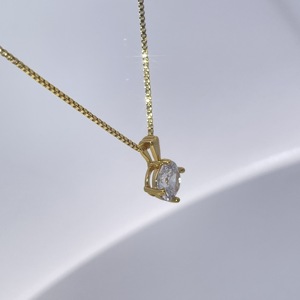 สร้อยคอจี้เพชรซิคอนชุบทองคำขาว Tianyu Gems สำหรับผู้หญิง สไตล์มินิมอล เรียบหรู ประดับเพชรเม็ดเดี่ยว ตัวเรือนแบบกรงเล็บ ของขวัญเครื่องประดับ - Product Image 3