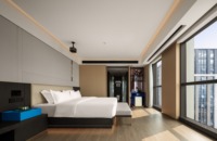 Ensemble de chambre d'hôtel moderne, lit king size, design contemporain, meubles en bois, literie en coton, housse de couette en tissu, 5 étoiles, garantie 5 ans