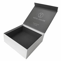 Boîte en carton pliable avec logo personnalisé, papier couché, fermeture magnétique, design en relief, boîtes pliantes pour emballages cadeaux de Noël