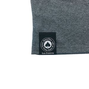 Étiquettes tissées à la machine personnalisées haute densité pour vêtements, avec ourlet plié central et marque déposée - Product Image 2