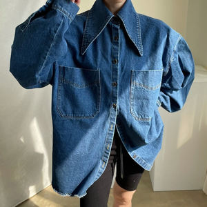 <span class=keywords><strong>Camicia</strong></span> da <span class=keywords><strong>Donna</strong></span> in Denim Blu Lavato <span class=keywords><strong>con</strong></span> <span class=keywords><strong>Colletto</strong></span> a Punta, Monopetto, Ampia e Versatile <span class=keywords><strong>con</strong></span> Grandi Tasche, Nuova Collezione Autunno 2026 - Product Image 3