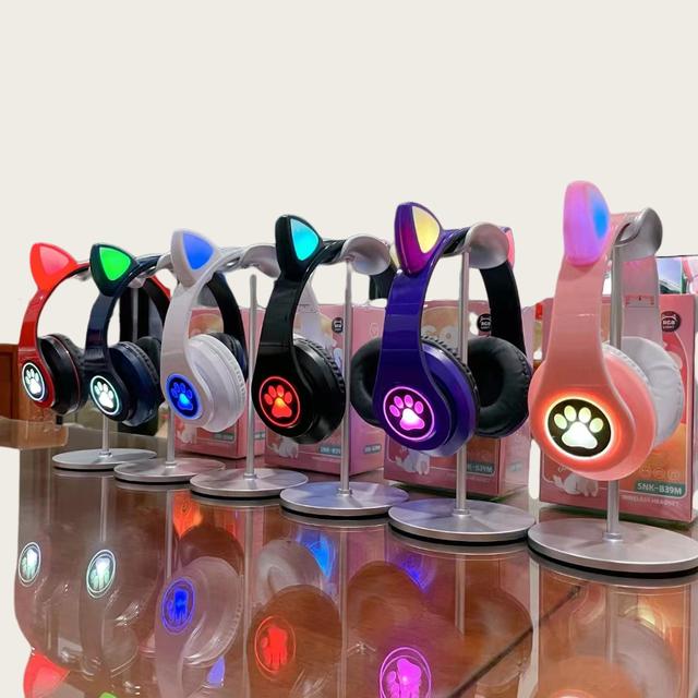 B39M Cute Cat Over Ears Kids Wireless Headphone 3.5mm AUX TF Flash Light LED Stereo Music Foldable Phone Headset Kid Girl Gift