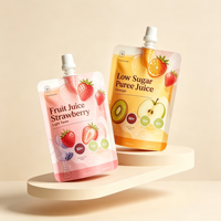 Pochette souple personnalisée avec bec verseur et bouchon, film barrière plastique refermable pour emballage de liquides (boissons, jus, yaourts, purées)