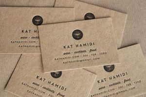 Tarjetas de Papel Personalizadas: Tarjetas de Identificación VIP de Lujo en Negro con Relieve y Logotipo Estampado en Dorado - Product Image 3