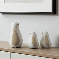 Ornements d'oiseaux en céramique minimalistes avec logo personnalisé acceptable, statues d'oiseaux beige mat moucheté pour la décoration de meubles et de bureaux