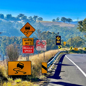 Chất lượng cao <span class=keywords><strong>Q235</strong></span> q355 hộ Lan Tôn sóng nhúng nóng mạ kẽm đường cao tốc rào cản sóng hình chùm bảo vệ đường ray - Product Image 6