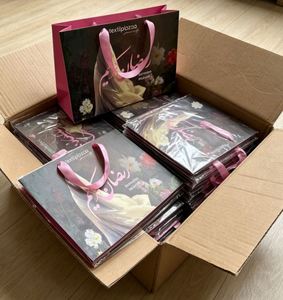 ถุงของขวัญเครื่องประดับหรูหราพร้อมโลโก้สั่งทำ ถุงกระดาษช้อปปิ้งเคลือบทองคำขาว ผลิตจากวัสดุ PPWR รีไซเคิลได้ - Product Image 2