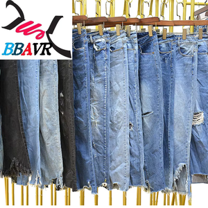 Liquidación por Sobreproducción: Jeans Usados para Mujer de Alta Calidad a Bajo Precio, Mezcla de Diseños y Tallas, Lote de Jeans para Dama - Product Image 2