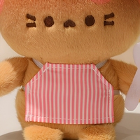 Peluche de chat avec accessoires de chef (chapeau, tablier, pain) – Cadeau