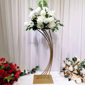 Décoration de mariage, décoration de fête, Vase sur pied géométrique, trompette dorée, centre de table haut en métal - Product Image 3
