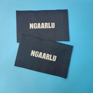 Étiquettes de vêtements tissées en polyester haute densité, logo personnalisé, étiquette de col, étiquettes pliées sur le côté, durables et écologiques - Product Image 2