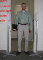 Lecteur et étiquette d'identification RFID pour ordinateur portable