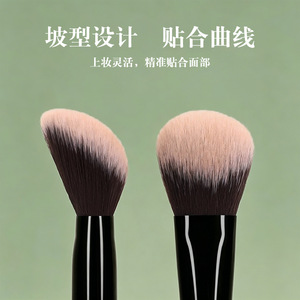Pinceau à blush incliné avec manche en bois et fibres synthétiques pour l'application du maquillage du visage - Product Image 3