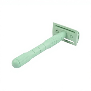 Rasoir à double lame en acier inoxydable vert menthe avec manche en bois pour le rasage du corps - Product Image 1