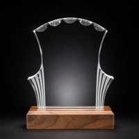 Trophée personnalisé en cristal avec base multiple en bois et plaque en verre gravée pour la reconnaissance d'entreprise et la reconnaissance des employés
