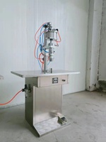Machine de remplissage d'aérosol en aluminium