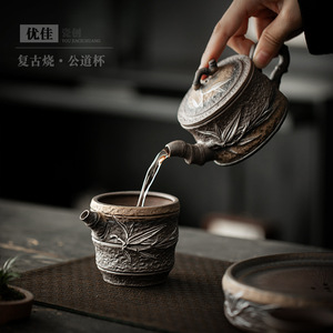 ถ้วยเซรามิคทรงโบราณสำหรับเสิร์ฟชาแบบกังฟู  งานฝีมือจากเมืองเต๋อฮวา รูปทรงไม่สมมาตร ไม่มีฝาปิด - Product Image 3
