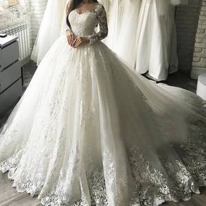 Abito da sposa 2024 a maniche lunghe stile principessa, con applicazioni in pizzo, perline e cristalli, scollo rotondo, taglie forti - Product Image 1
