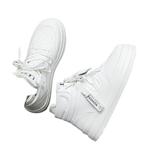 Chaussures décontractées pour hommes confortables en cuir personnalisé style de marche semelle épaisse doublure en maille douce tendance de la mode pour l'automne - Product Image 1