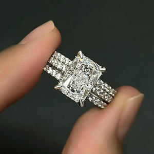 Anello di Fidanzamento con Diamante Taglio Radiant T0647, Oro Bianco per Donna, Pietra Principale Colore D Naturale, Diamanti Laterali - Product Image 3