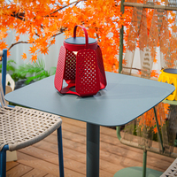 Ensemble table haute et chaises de bar en aluminium pour l'espace piscine