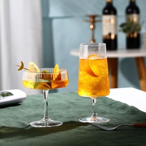 Verrerie à vin rouge en cristal à rayures verticales élégantes et personnalisées Centres <span class=keywords><strong>de</strong></span> table Verre à vin géant transparent pour mariage - Product Image 4