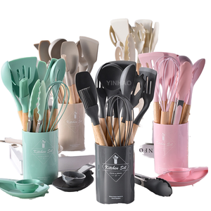 Ensemble d'ustensiles de cuisine en silicone coloré de 12 pièces Poignée en bois Ustensiles de cuisine antiadhésifs Spatule Cuillère Boîte de rangement Alimentaire Sûr Amusant Fonctionnel - Product Image 1
