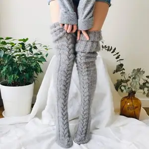 Großhandel Custom warm über Knie Socken warme Hitze Baumwolle Young Long Women Socken Kaschmir Sherpa verdicken Socken für Damen