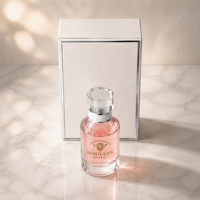 Flacon de parfum de luxe avec pompe pulvérisatrice chromée, collier cordonné et base en verre massif lourd